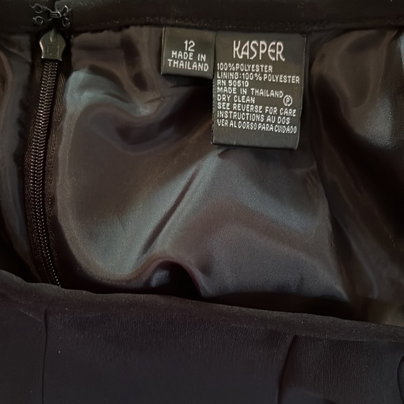 Kasper - women’s classic, timeless black suit. Jacket and matching skirt set. - Picture 11 of 11